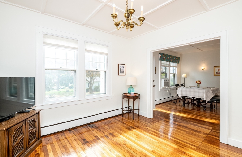 Stoneham, Massachusetts, 02180, United States, 3 Bedrooms Bedrooms, ,1 BathroomBathrooms,Residential,For Sale,1974413