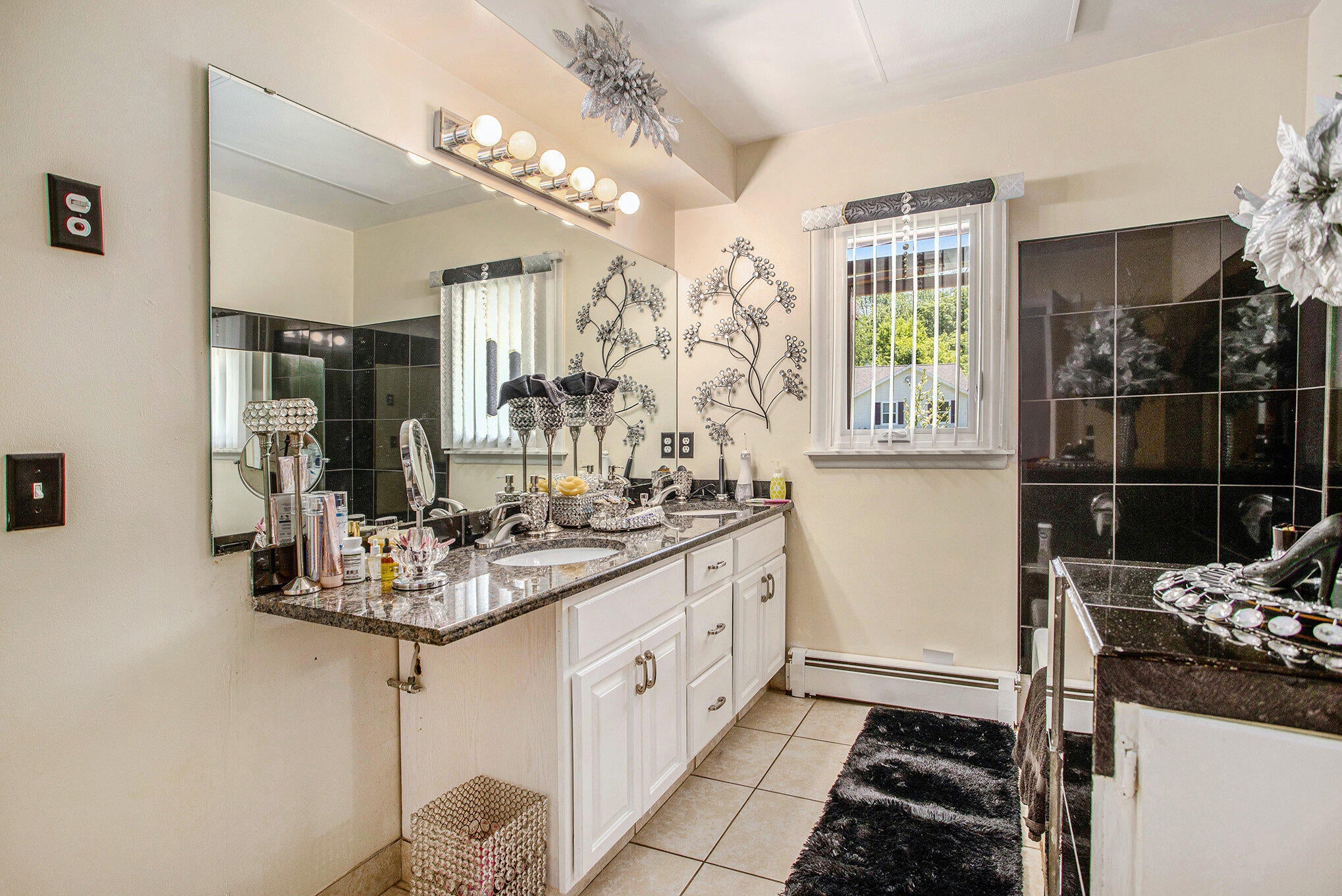 Kalamazoo, Michigan, 49004, United States, 5 Bedrooms Bedrooms, ,4 BathroomsBathrooms,Residential,For Sale,1977893