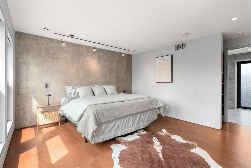Boston, Massachusetts, 02115, United States, 2 Bedrooms Bedrooms, ,3 BathroomsBathrooms,Residential,For Sale,1818698
