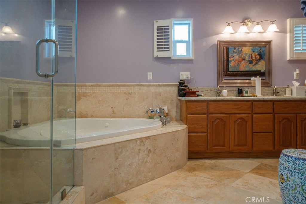 Los Angeles, California, 90008, United States, 3 Bedrooms Bedrooms, ,3 BathroomsBathrooms,Residential,For Sale,1984271