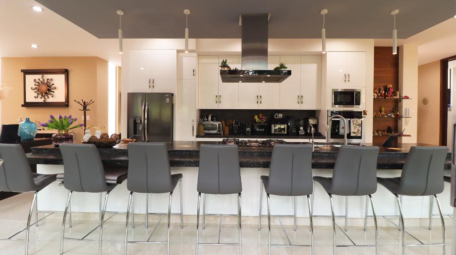Morelia, Michoacán de Ocampo, 58350, Mexico, 3 Bedrooms Bedrooms, ,4 BathroomsBathrooms,Residential,For Sale,1829040