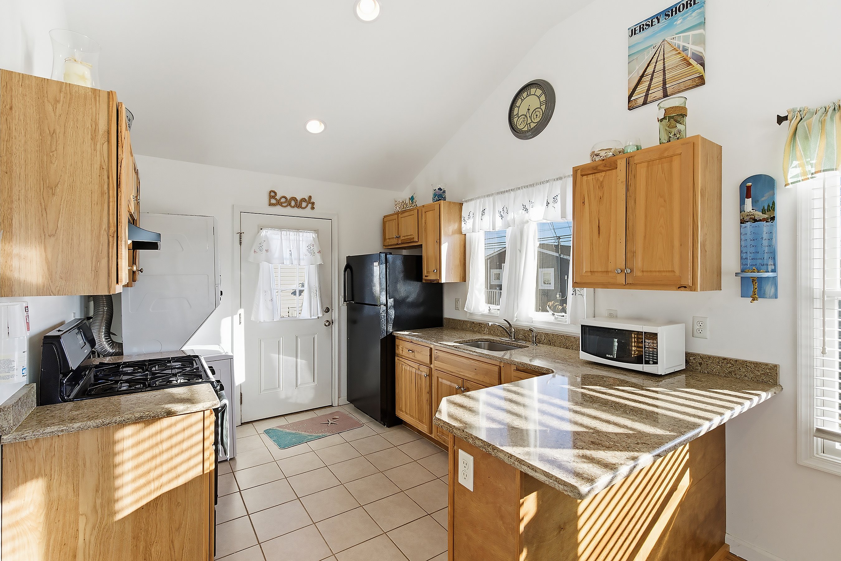 Lavallette, New Jersey, 08735, United States, 2 Bedrooms Bedrooms, ,2 BathroomsBathrooms,Residential,For Sale,2001933