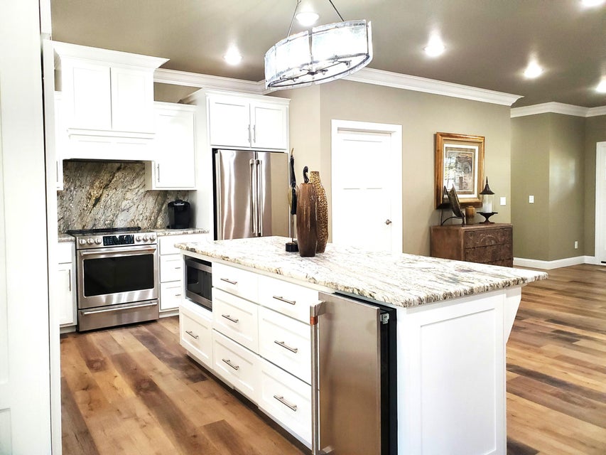 Shell Knob, Missouri, 65747, United States, 4 Bedrooms Bedrooms, ,4 BathroomsBathrooms,Residential,For Sale,1989898