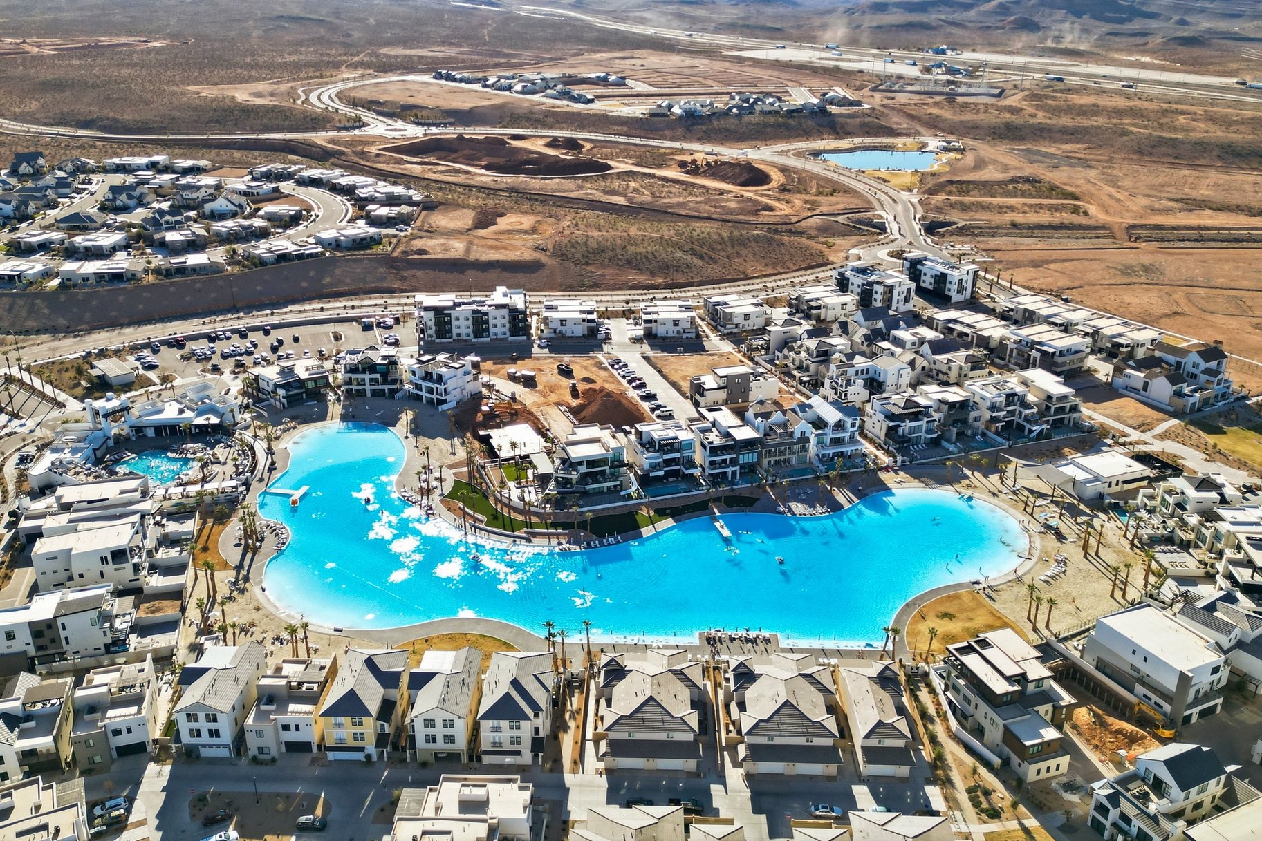  Top-Floor Desert Color Retreat With Lagoon Access & Views - 物件實景