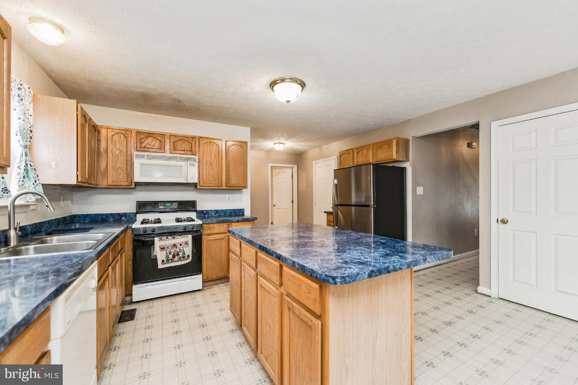 Waldorf, Maryland, 20601, United States, 6 Bedrooms Bedrooms, ,4 BathroomsBathrooms,Residential,For Sale,2005305