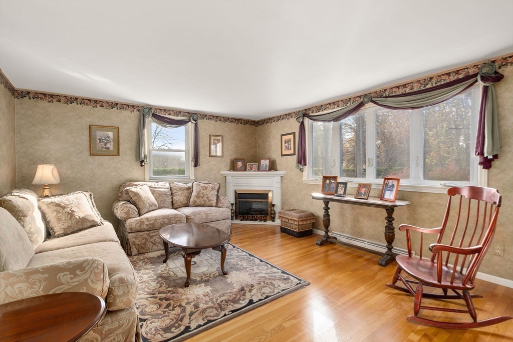 Lowell, Massachusetts, 01851, United States, 4 Bedrooms Bedrooms, ,2 BathroomsBathrooms,Residential,For Sale,1987726