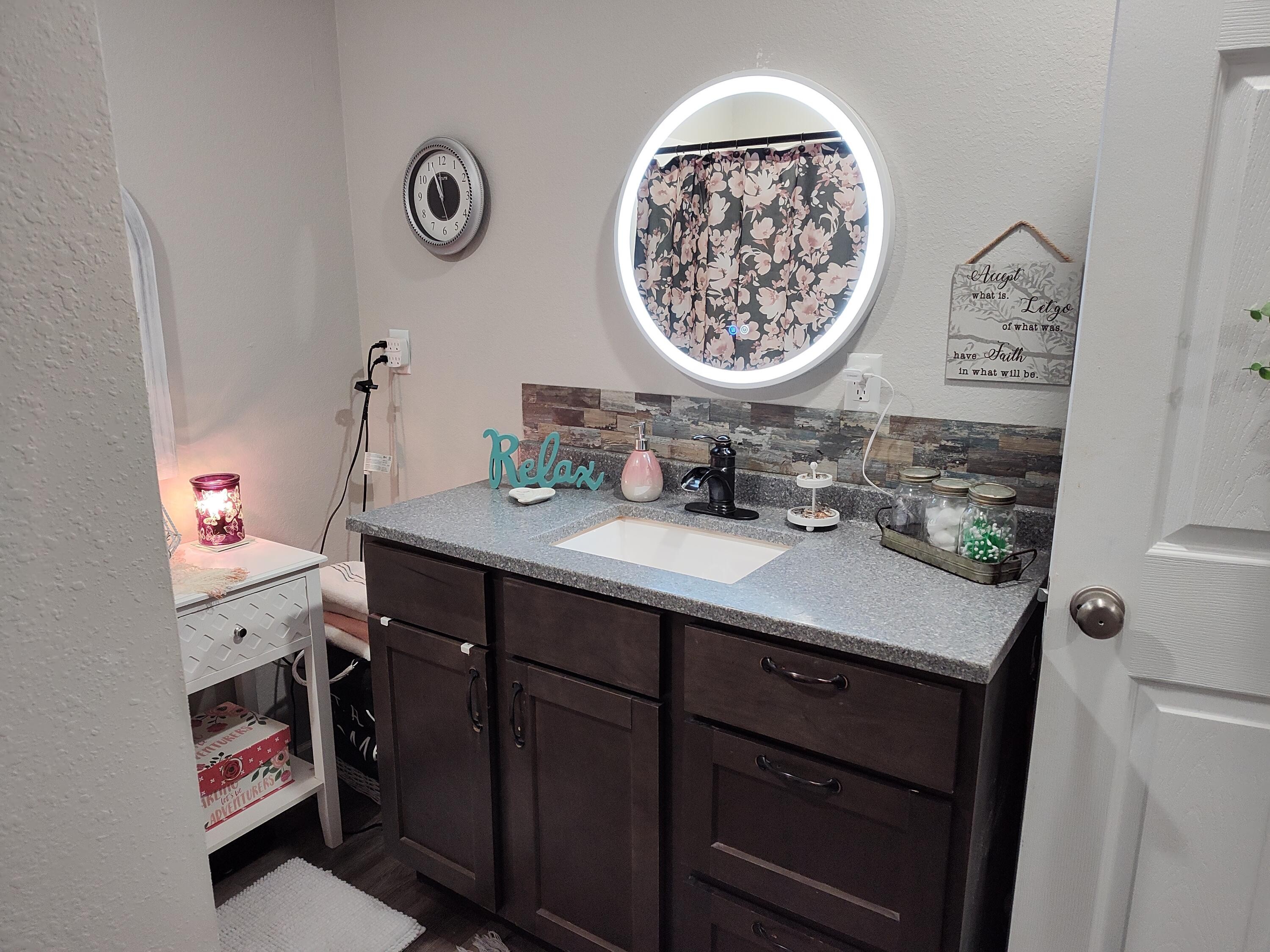 Bolivar, Missouri, 65613, United States, 2 Bedrooms Bedrooms, ,3 BathroomsBathrooms,Residential,For Sale,1975211