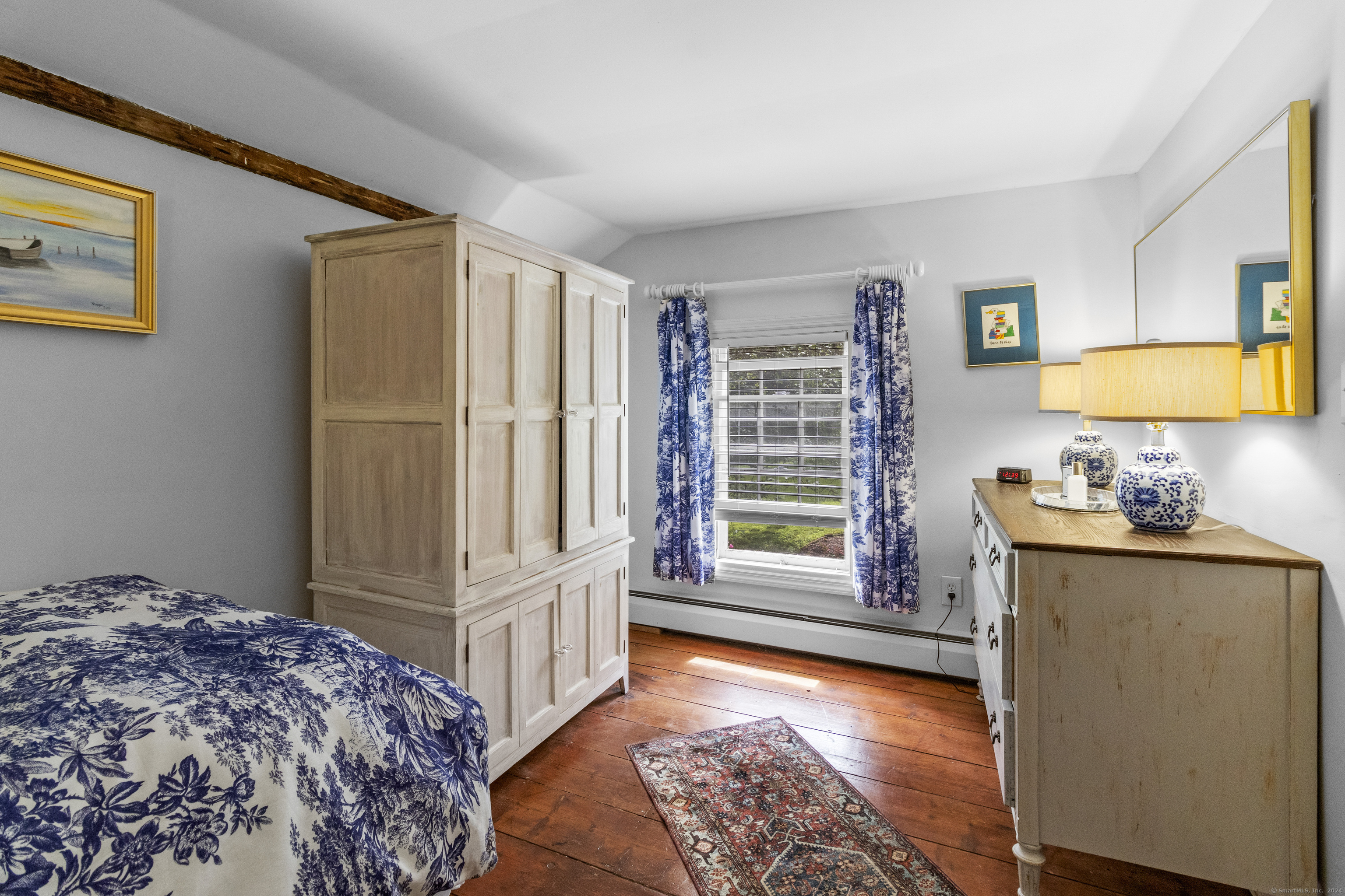 Newtown, Connecticut, 06482, United States, 3 Bedrooms Bedrooms, ,2 BathroomsBathrooms,Residential,For Sale,1828428