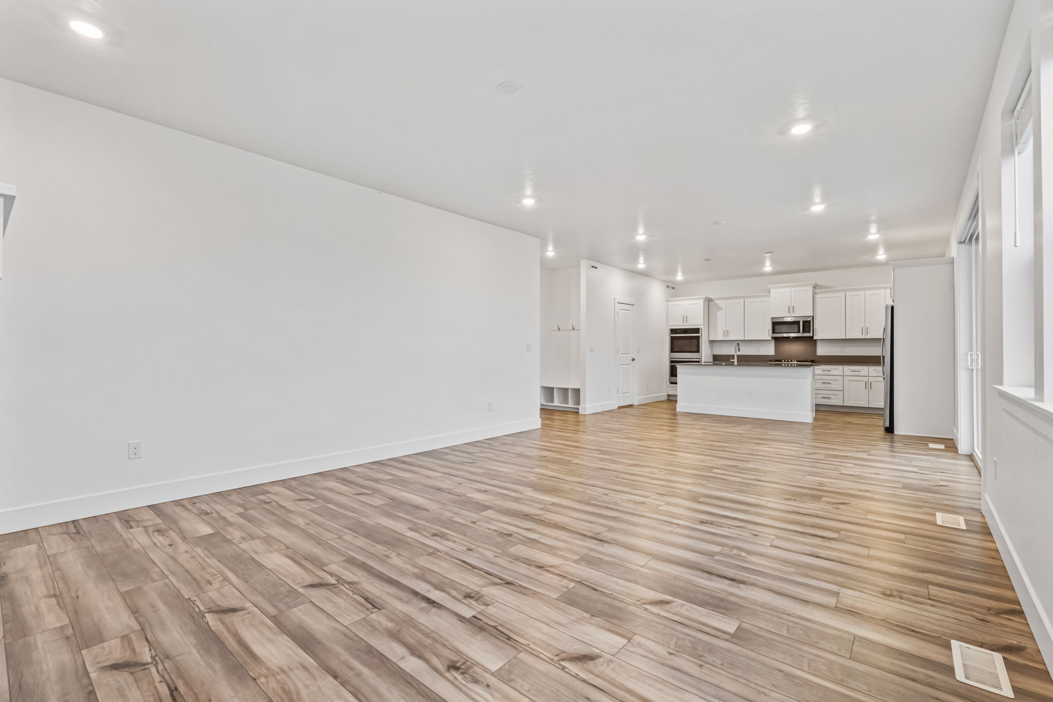 Caldwell, Idaho, 83607, United States, 4 Bedrooms Bedrooms, ,3 BathroomsBathrooms,Residential,For Sale,2005985