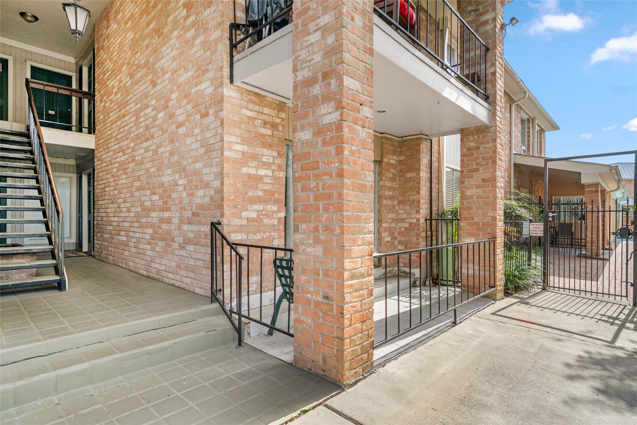  2238 S Piney Point Road #102 - 物件實景