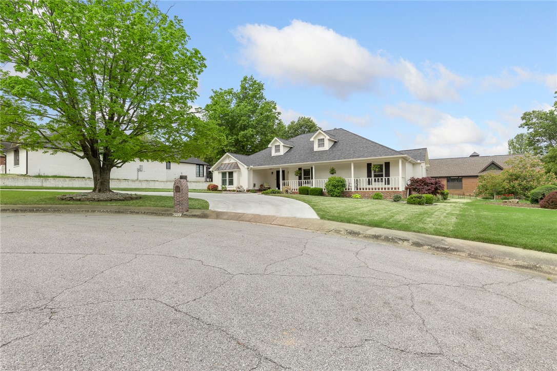 Springdale, Arkansas, 72764, United States, 4 Bedrooms Bedrooms, ,3 BathroomsBathrooms,Residential,For Sale,1804619