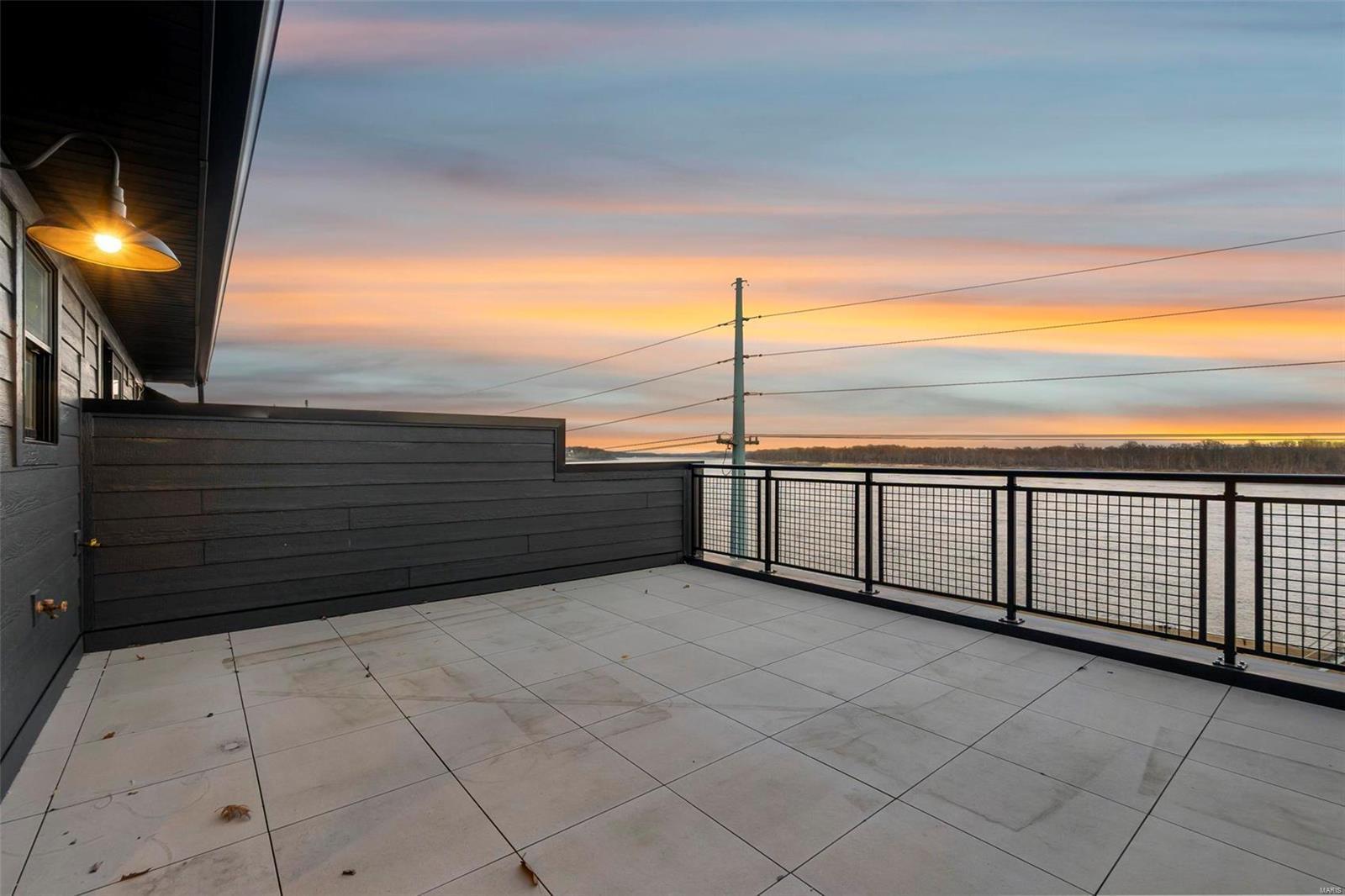 Cape Girardeau, Missouri, 63701, United States, 2 Bedrooms Bedrooms, ,4 BathroomsBathrooms,Residential,For Sale,1982868