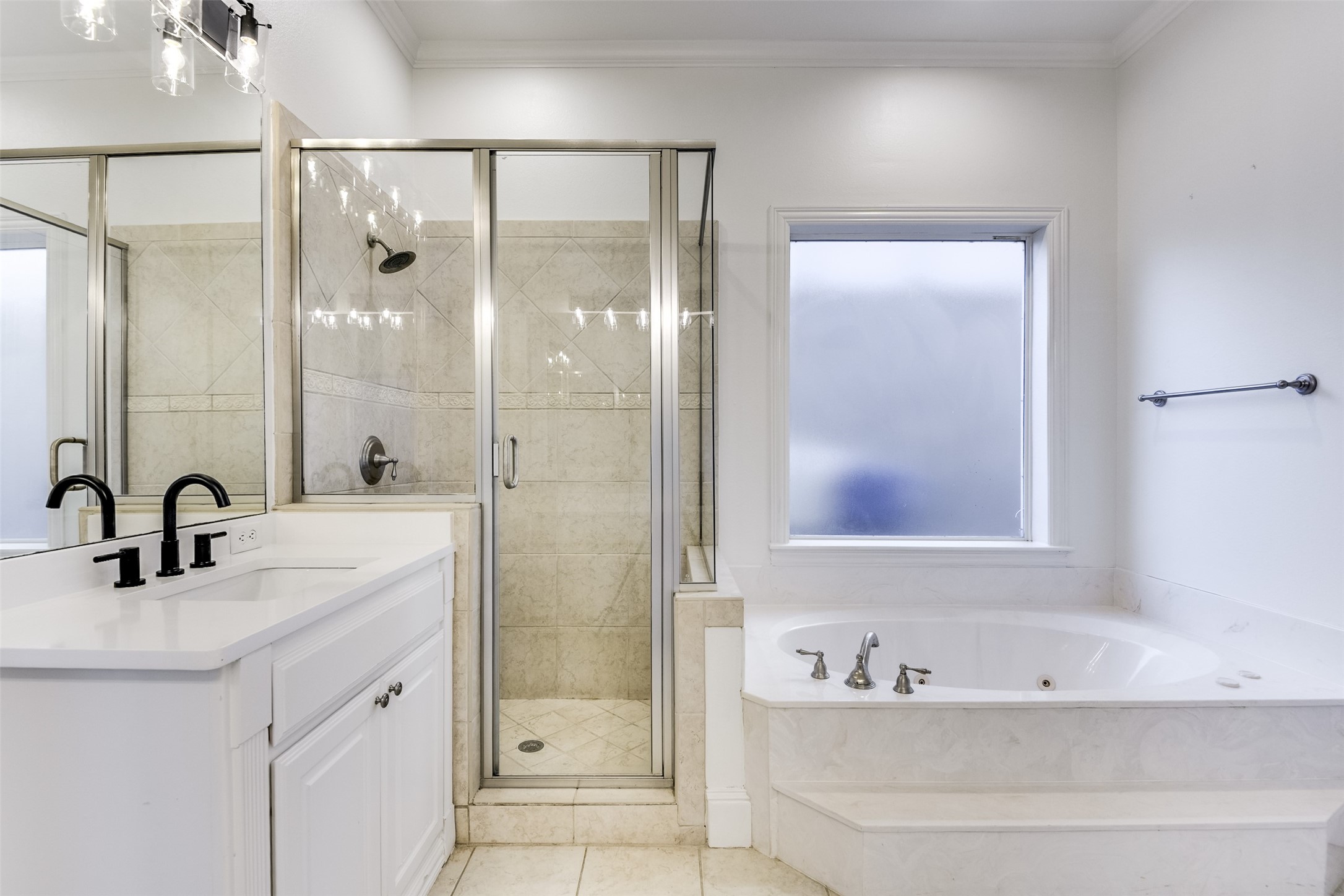 Mabank, Texas, 75156, United States, 3 Bedrooms Bedrooms, ,3 BathroomsBathrooms,Residential,For Sale,1990997