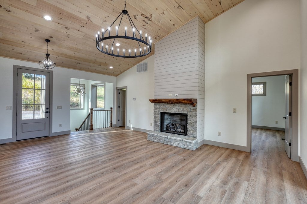 Hayesville, North Carolina, 28904, United States, 3 Bedrooms Bedrooms, ,4 BathroomsBathrooms,Residential,For Sale,1839913