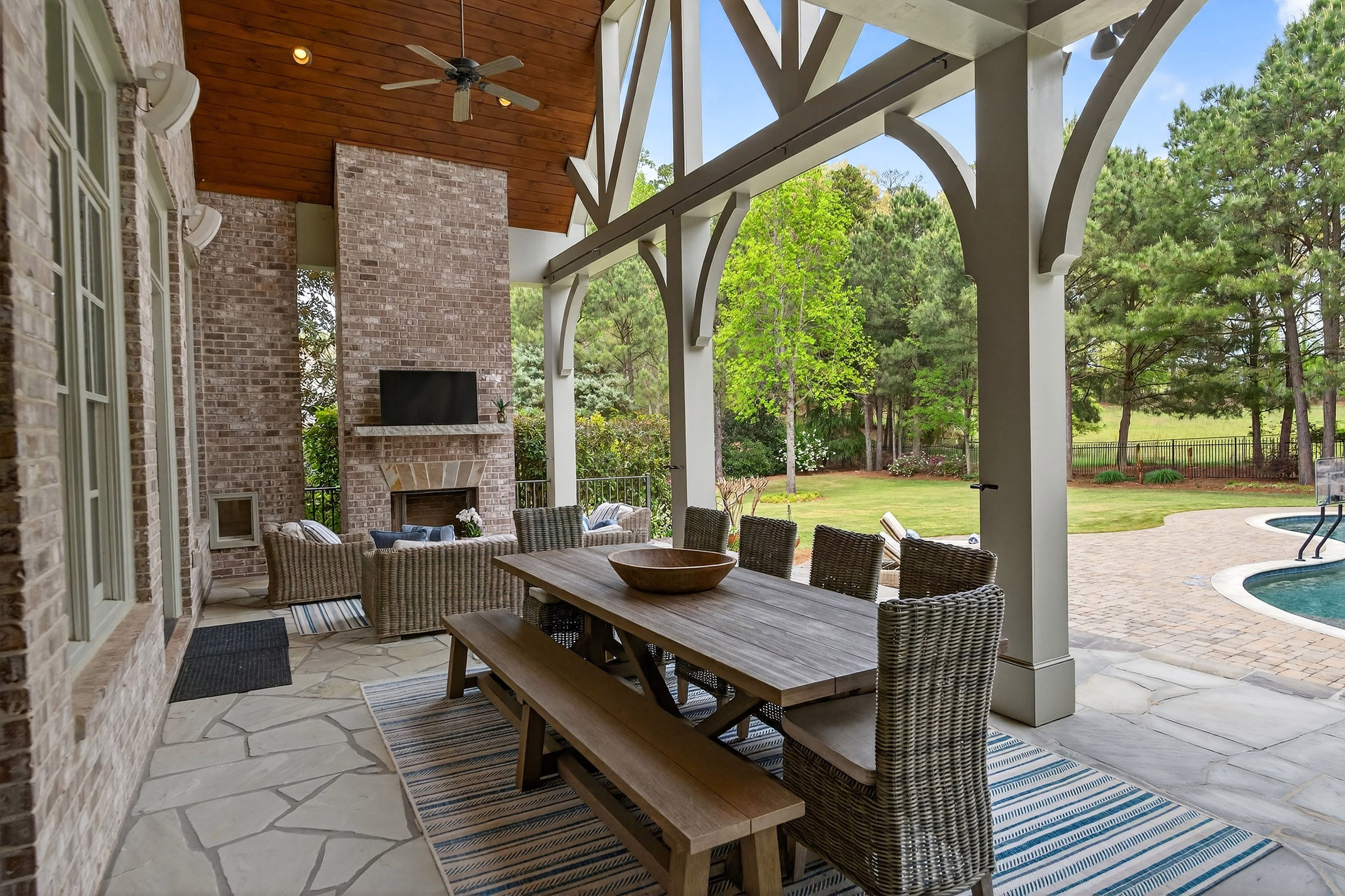  Experience Luxury in One of Georgia’s Most Prestigious Gated Golf Communities - 物件實景