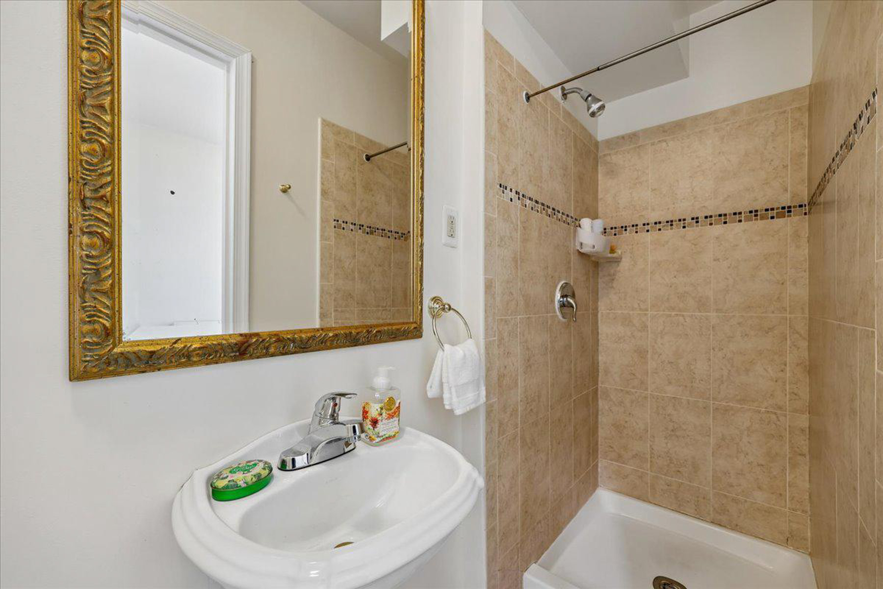  5805 Roosevelt Street, Bethesda, MD, 20817 - 物件實景