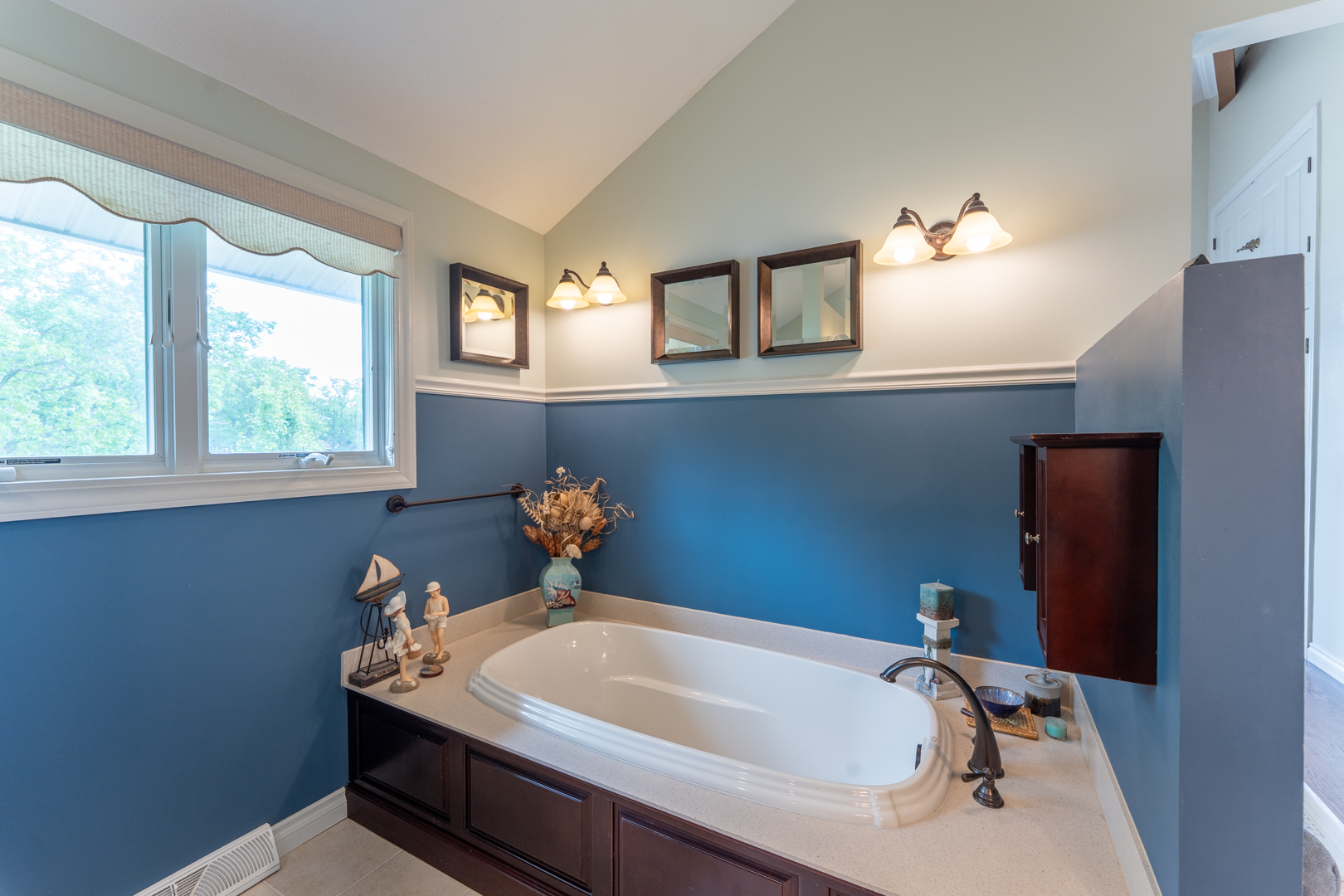 Marion, Illinois, 62959, United States, 3 Bedrooms Bedrooms, ,3 BathroomsBathrooms,Residential,For Sale,1936855