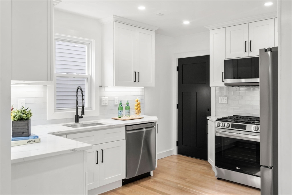 Somerville, Massachusetts, 02143, United States, 2 Bedrooms Bedrooms, ,2 BathroomsBathrooms,Residential,For Sale,1906626