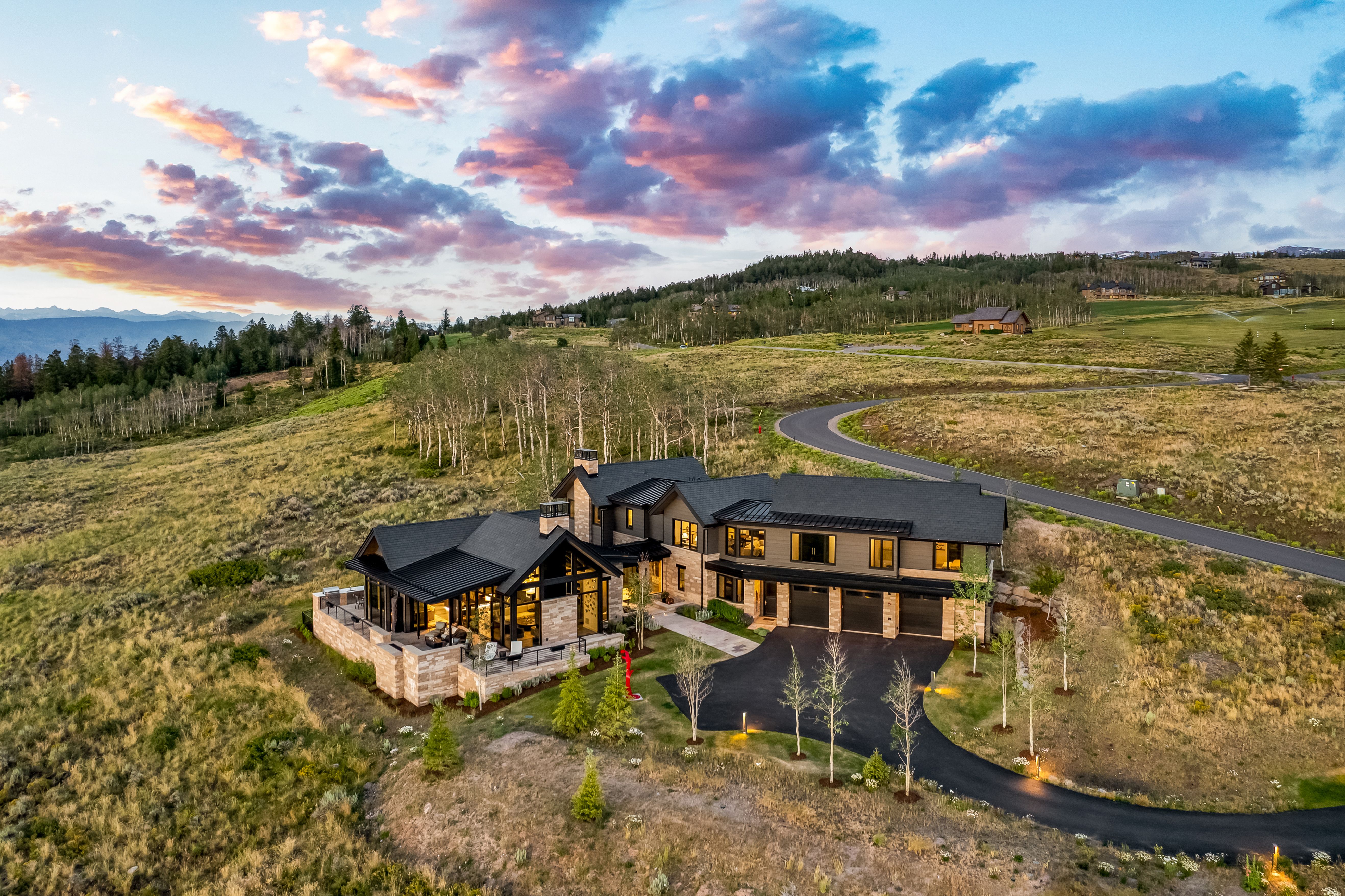  Designed to Embrace Both Grand Entertaining and Everyday Mountain Living - 物件實景