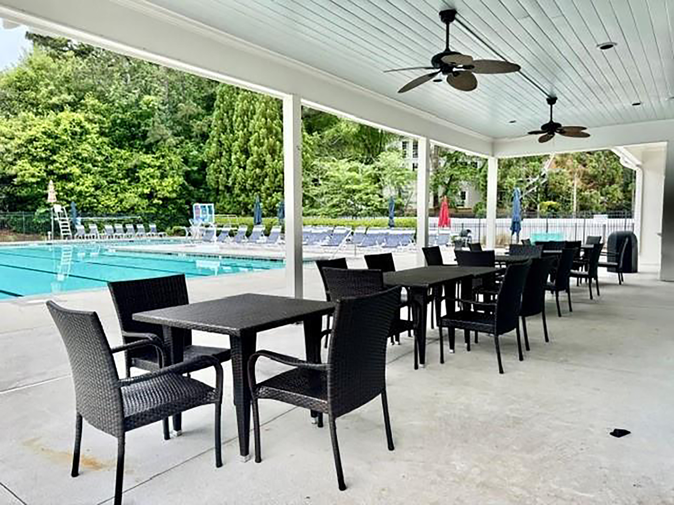  Move-in Ready Stunner in Highly Coveted Swim/Tennis Spalding Lake - 物件實景