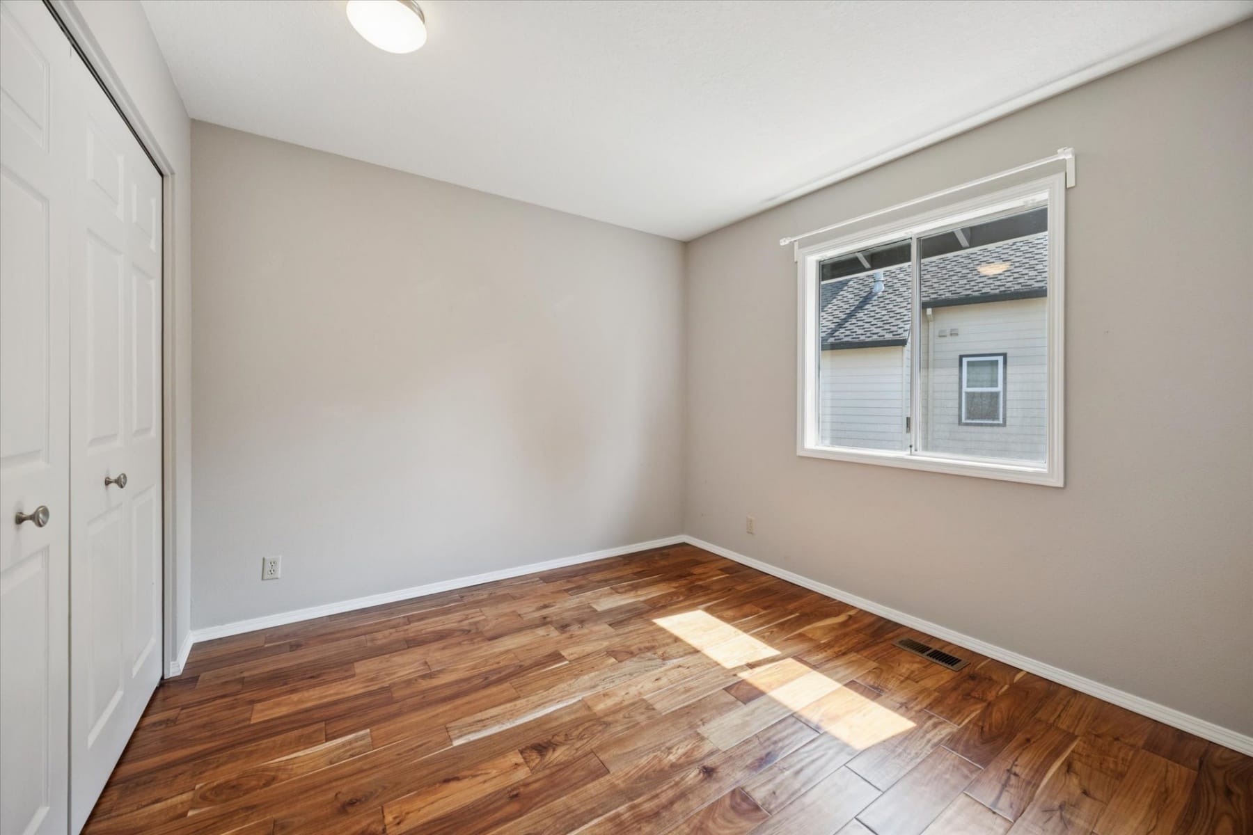  11445 SW WOODLEE HEIGHTS CT Portland, OR 97219 - 物件實景