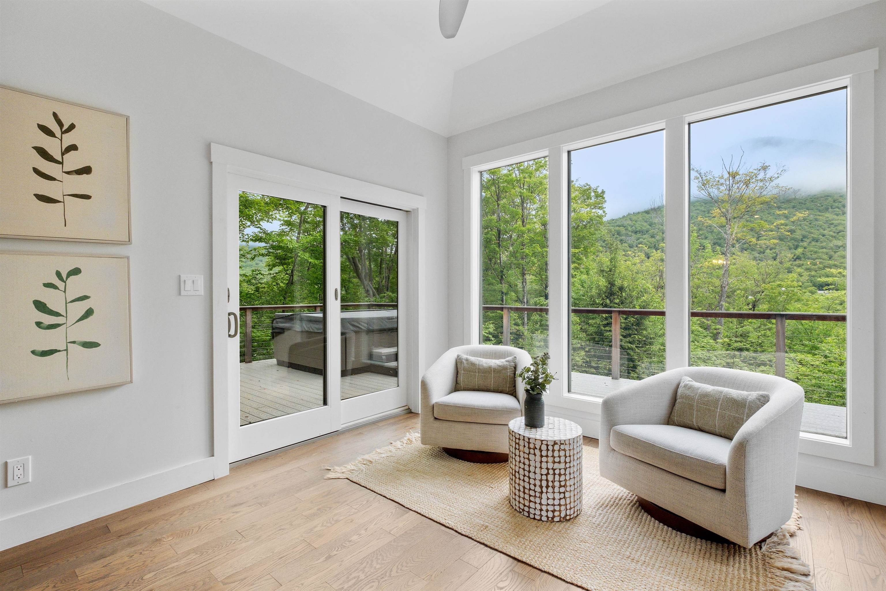 Lincoln, New Hampshire, 03251, United States, 4 Bedrooms Bedrooms, ,4 BathroomsBathrooms,Residential,For Sale,1803073