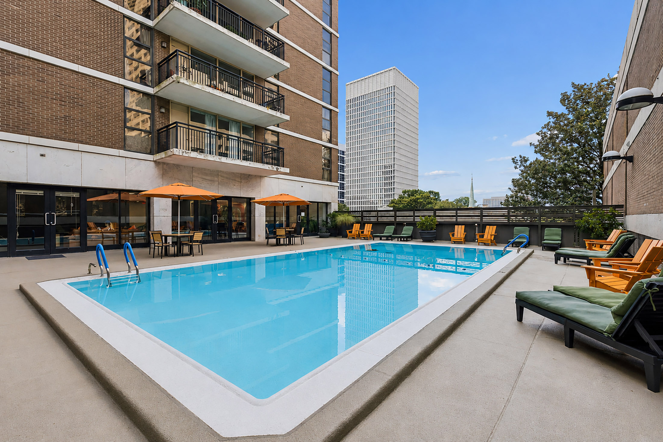  Top Floor Living, Sweeping City Views and Midtown at Your Doorstep - 物件實景