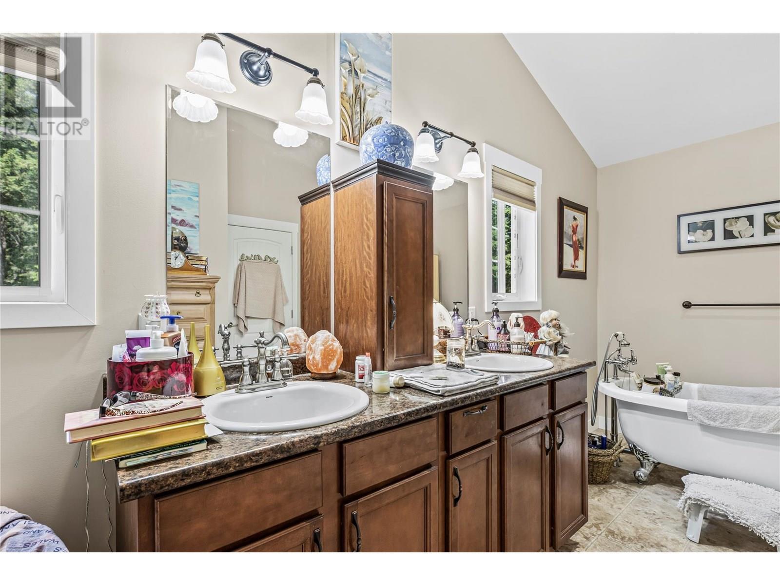 TAPPEN, British Columbia, V0E 2X2, CA, 2 Bedrooms Bedrooms, ,2 BathroomsBathrooms,Residential,For Sale,1868276
