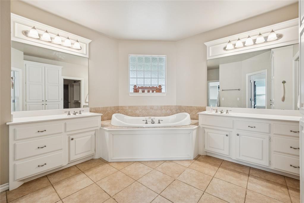 Edmond, Oklahoma, 73013, United States, 4 Bedrooms Bedrooms, ,5 BathroomsBathrooms,Residential,For Sale,1912730