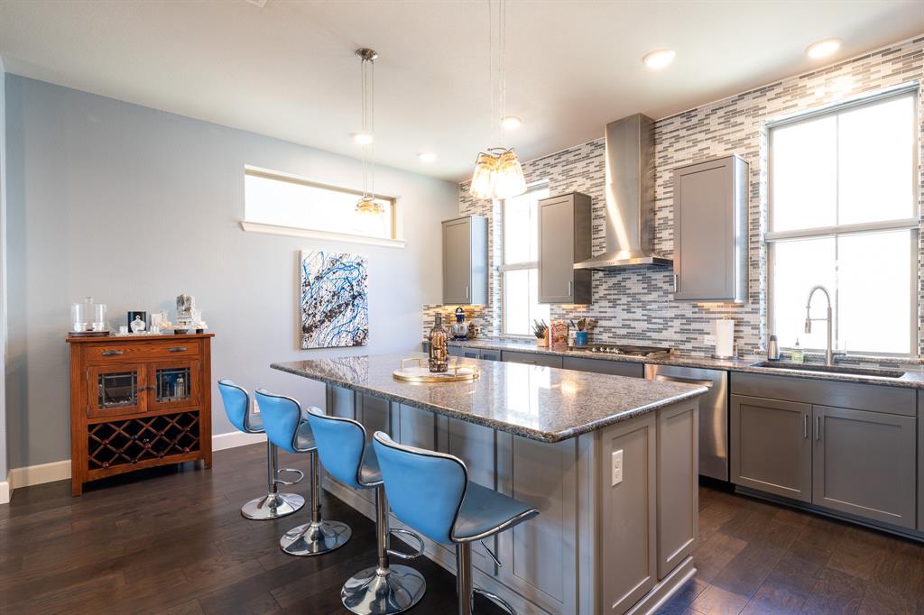 Dallas, Texas, 75212, United States, 3 Bedrooms Bedrooms, ,4 BathroomsBathrooms,Residential,For Sale,1966564