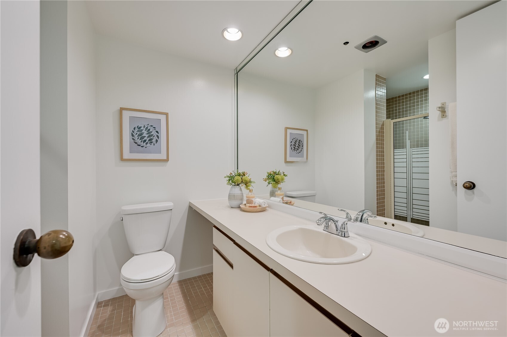 Seattle, Washington, 98101, United States, 2 Bedrooms Bedrooms, ,1 BathroomBathrooms,Residential,For Sale,1827633