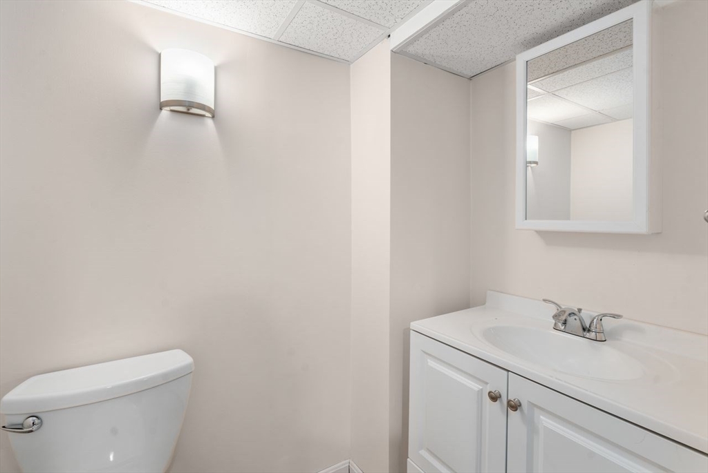 Winthrop, Massachusetts, 02152, United States, 3 Bedrooms Bedrooms, ,2 BathroomsBathrooms,Residential,For Sale,1990916