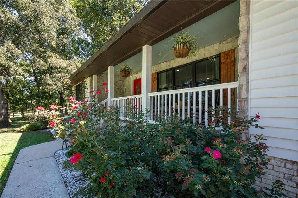 Calhoun, Georgia, 30701, United States, 3 Bedrooms Bedrooms, ,3 BathroomsBathrooms,Residential,For Sale,1980675