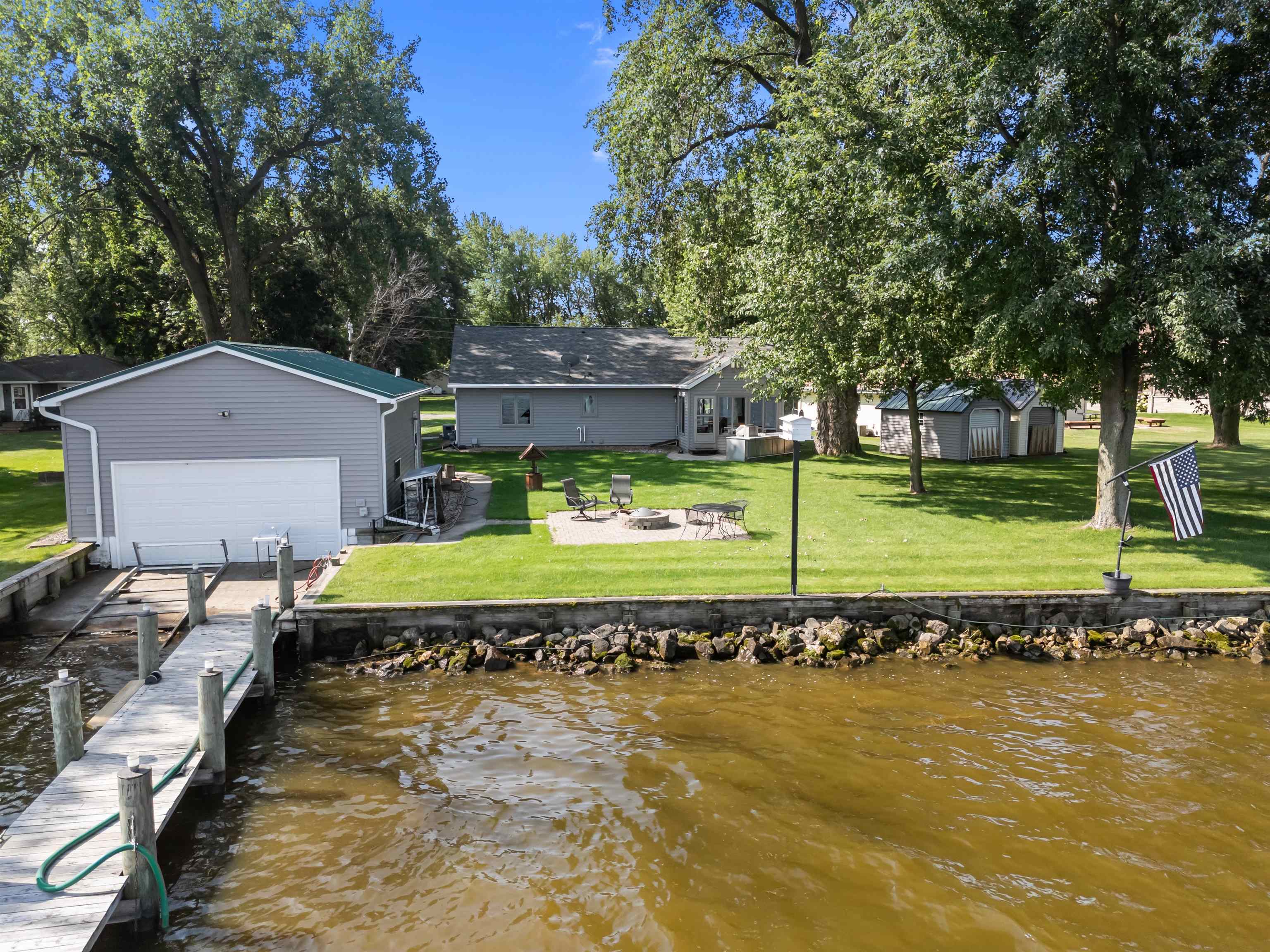 WINNECONNE, Wisconsin, 54986, United States, 2 Bedrooms Bedrooms, ,2 BathroomsBathrooms,Residential,For Sale,1926220