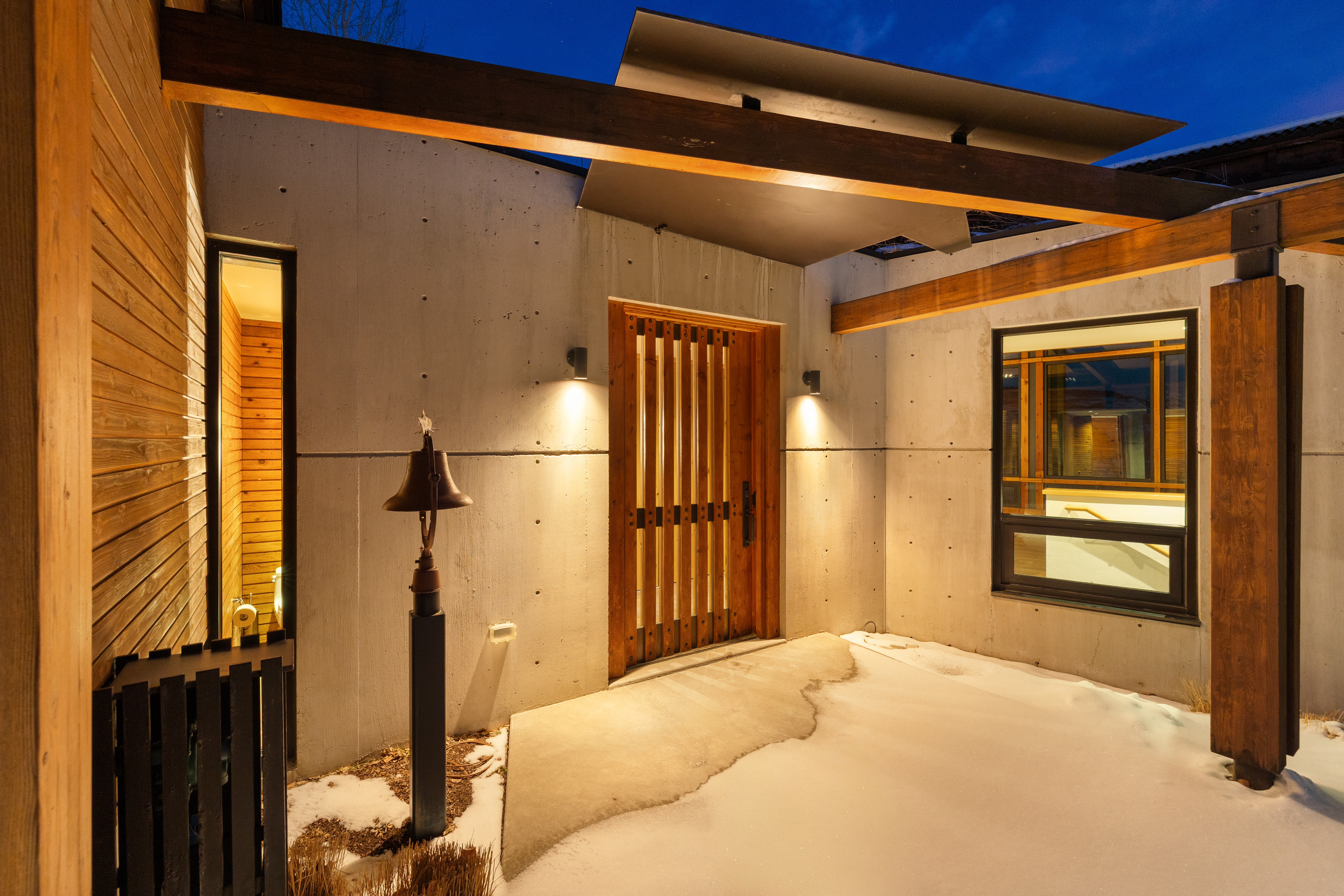  Modern Hillside Sanctuary - 物件實景