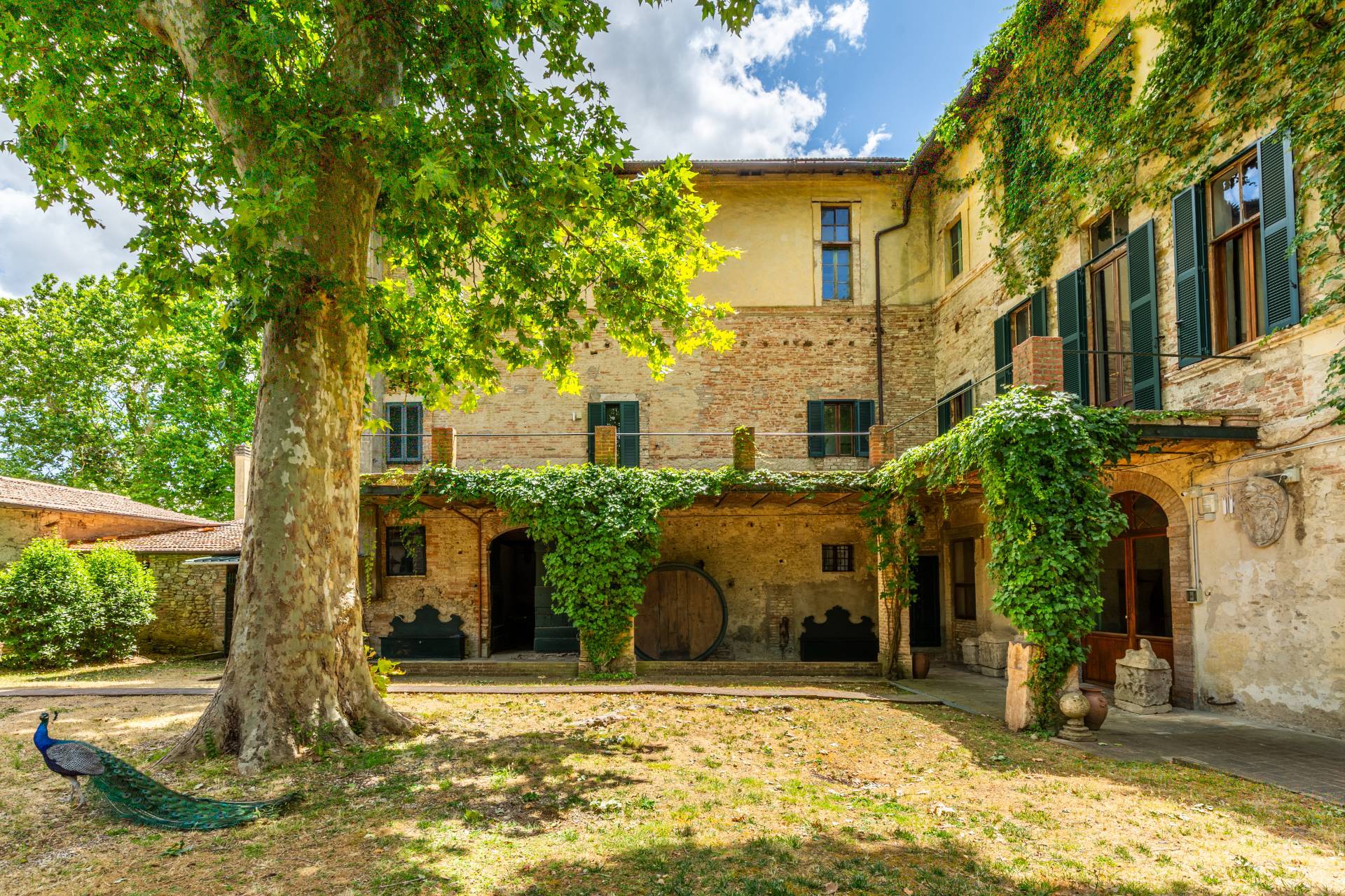 Perugia, Perugia, 06100, IT, 18 Bedrooms Bedrooms, ,5 BathroomsBathrooms,Residential,For Sale,1907420