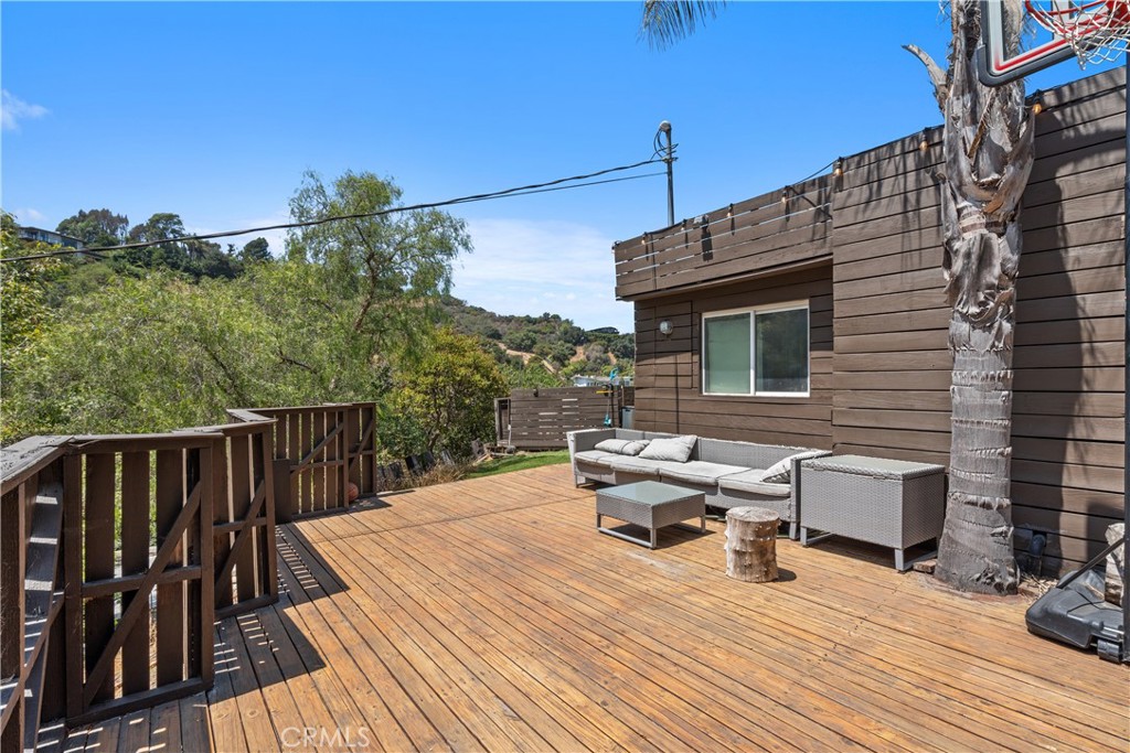 Los Angeles, California, 90068, United States, 2 Bedrooms Bedrooms, ,2 BathroomsBathrooms,Residential,For Sale,1918041