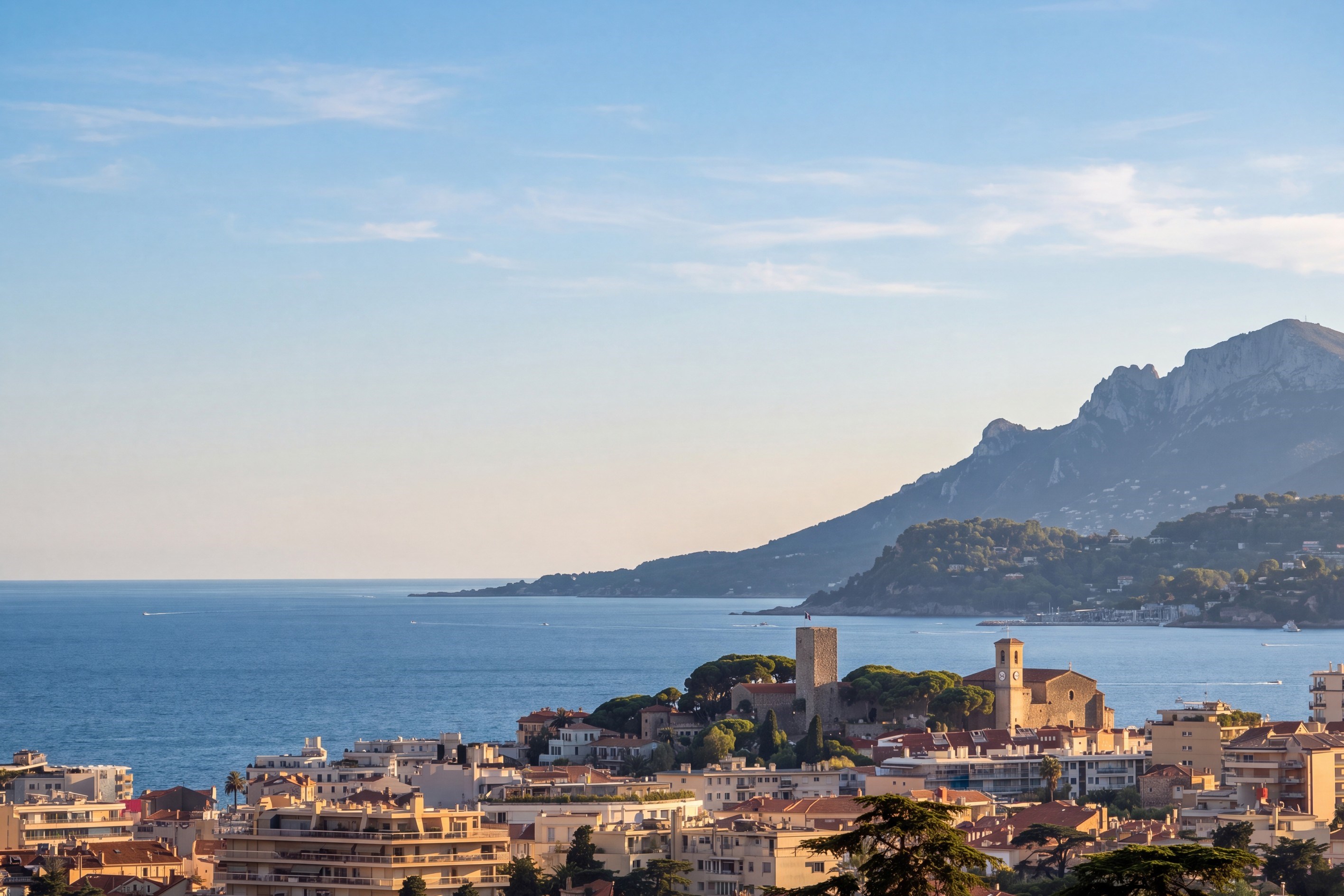 Cannes Oxford: Sea view apartment with triple aspect in a prestigious residenti… - 物件實景
