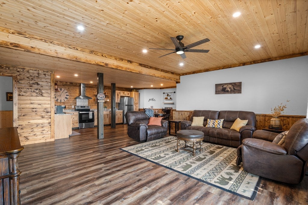 Murphy, North Carolina, 28096, United States, 4 Bedrooms Bedrooms, ,4 BathroomsBathrooms,Residential,For Sale,1871298