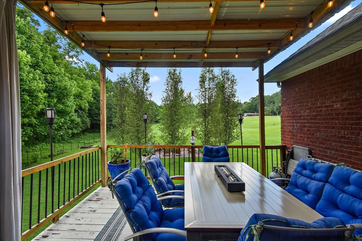 Columbia, Tennessee, 38401, United States, 4 Bedrooms Bedrooms, ,3 BathroomsBathrooms,Residential,For Sale,1897603