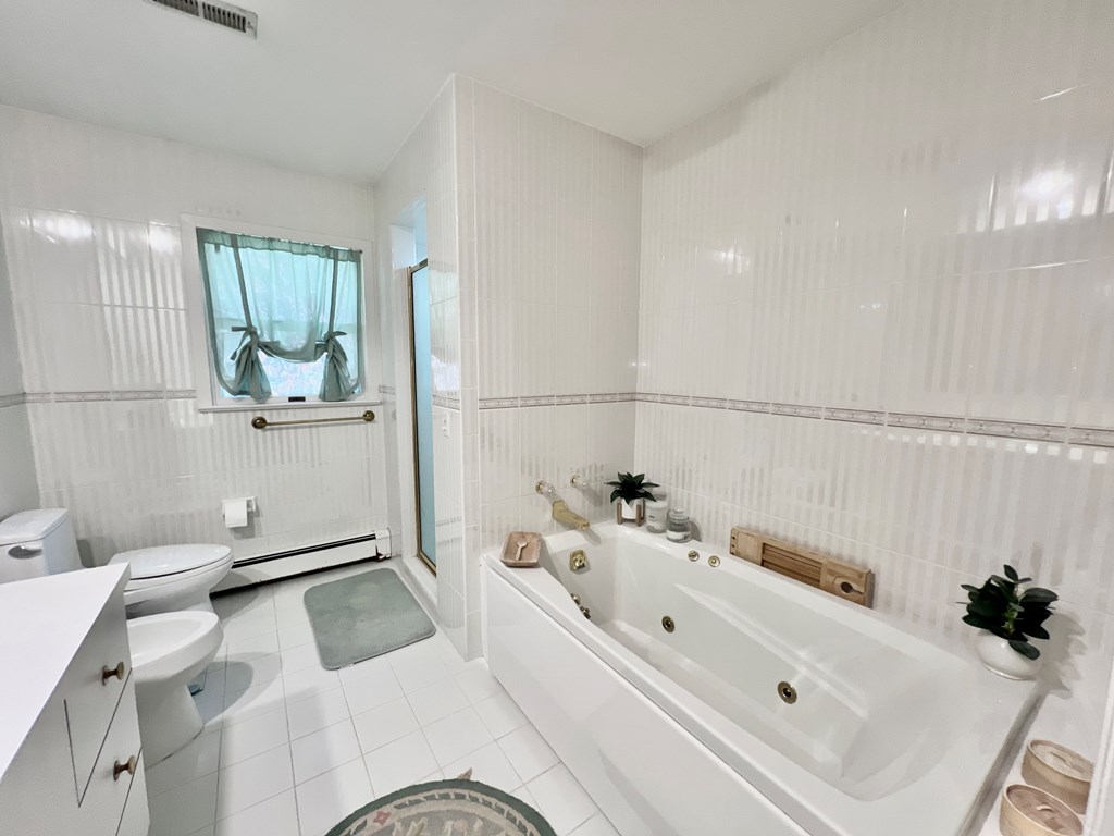 Onancock, Virginia, 23417, United States, 2 Bedrooms Bedrooms, ,2 BathroomsBathrooms,Residential,For Sale,1971701