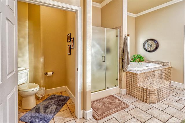 Eufaula, Oklahoma, 74432, United States, 3 Bedrooms Bedrooms, ,4 BathroomsBathrooms,Residential,For Sale,1976546