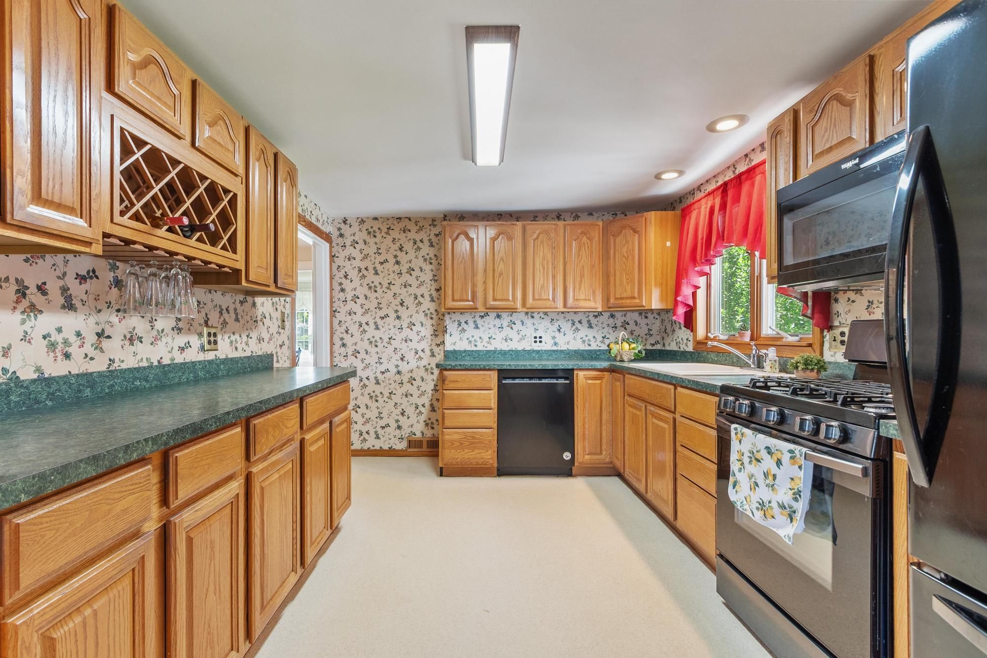 9 Oaklandvale Ave, Saugus, MA, 01906 - 物件實景