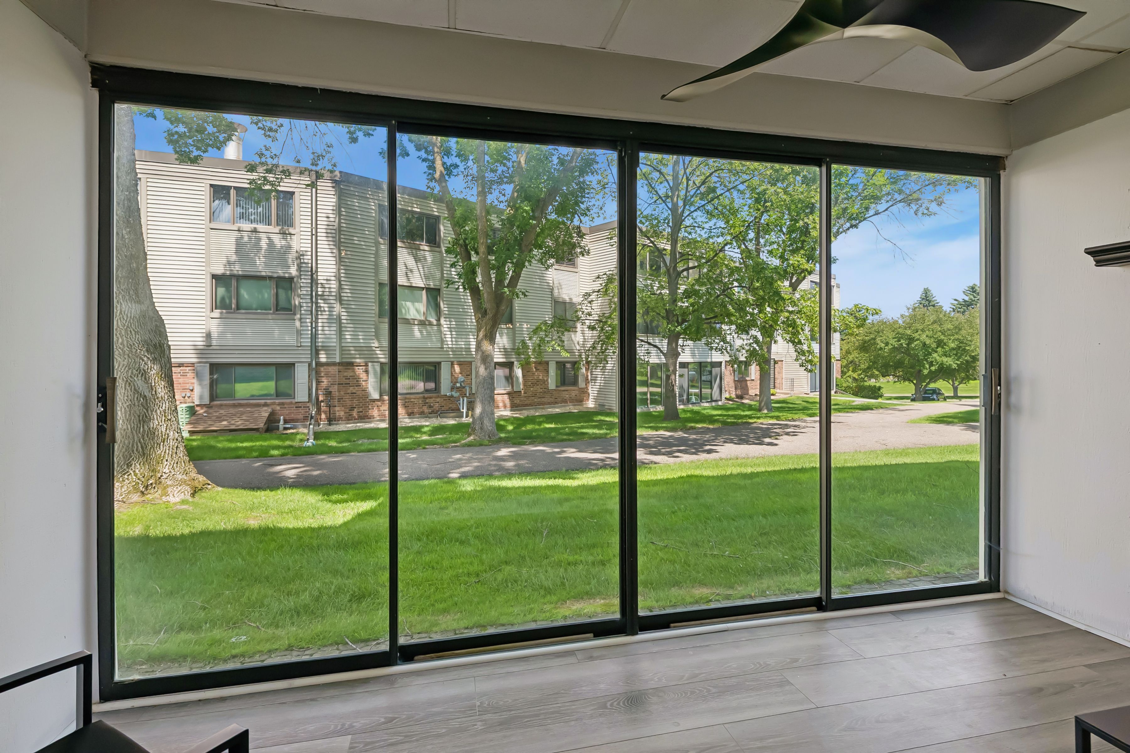  Ground Floor Condo with Peaceful Views and Exceptional Amenities - 物件實景