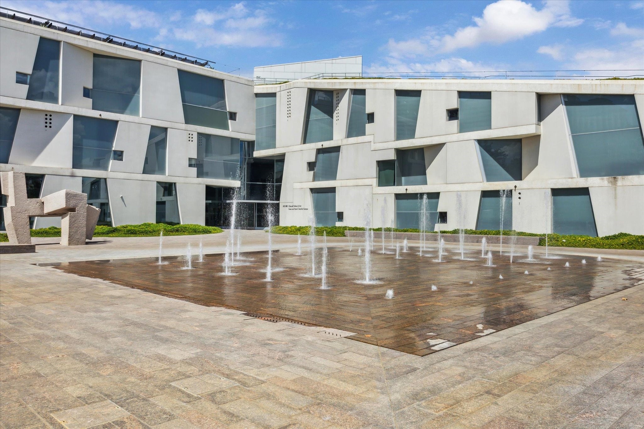  4833 Chenevert Street - 物件實景