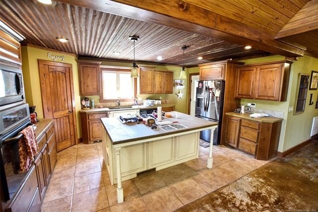 Hulbert, Oklahoma, 74441, United States, 4 Bedrooms Bedrooms, ,2 BathroomsBathrooms,Residential,For Sale,1983327