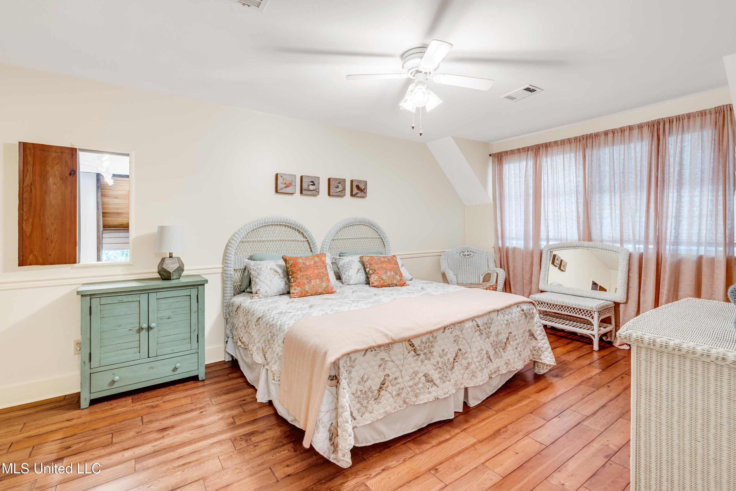 Ocean Springs, Mississippi, 39564, United States, 3 Bedrooms Bedrooms, ,4 BathroomsBathrooms,Residential,For Sale,1942785