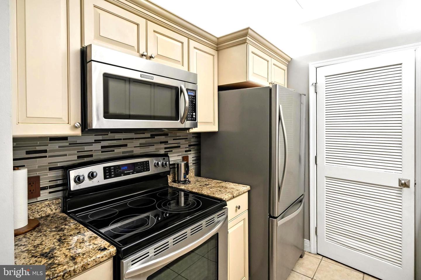 Philadelphia, Pennsylvania, 19103, United States, 2 Bedrooms Bedrooms, ,2 BathroomsBathrooms,Residential,For Sale,1901854