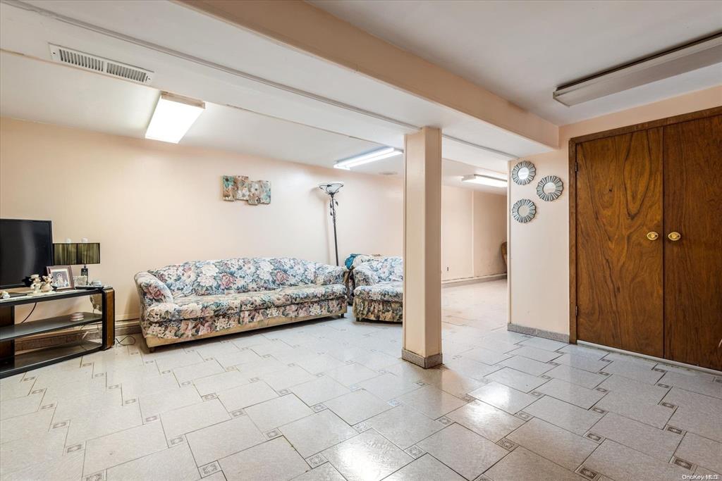 Brooklyn, New York, 11204, United States, 5 Bedrooms Bedrooms, ,3 BathroomsBathrooms,Residential,For Sale,1809100
