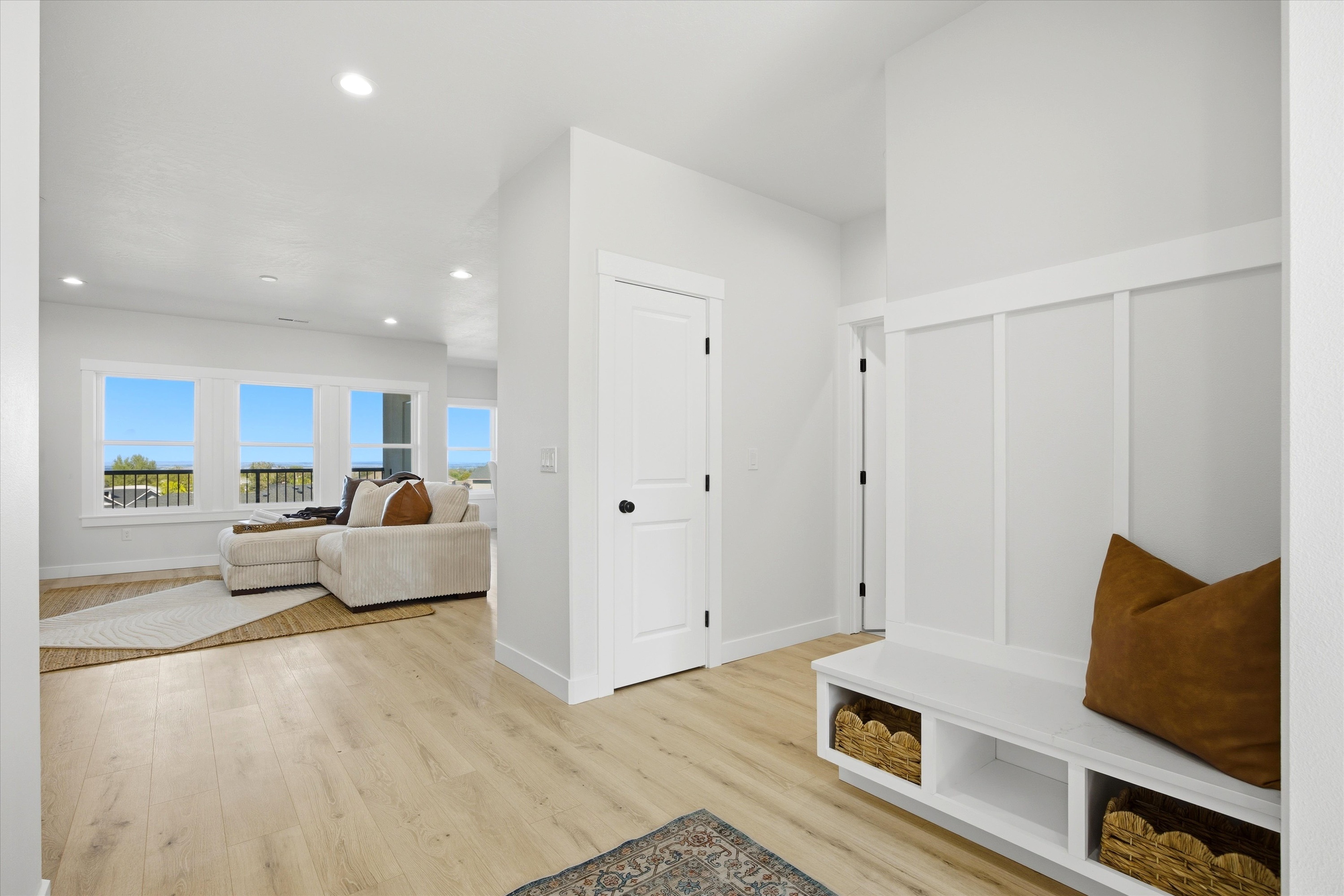  New 5-Bed Home w/ Daylight Basement & 3-Car Garage - 物件實景